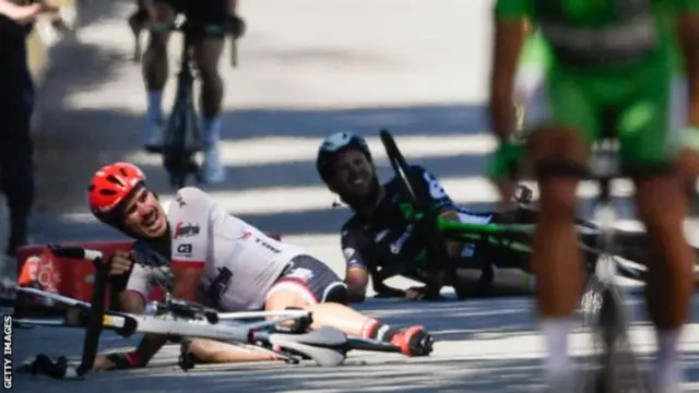 Mark Cavendish suffers injury at the Tour de France