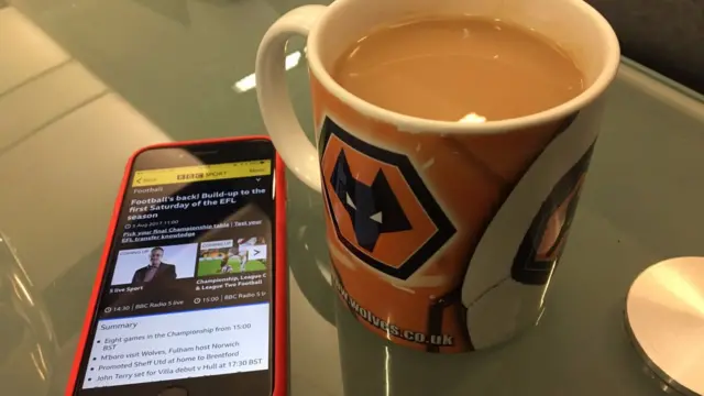 Wolves mug and live text