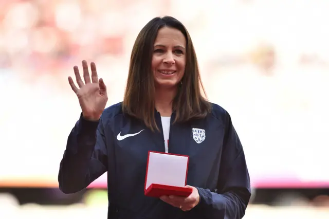 Jo Pavey gets her bronze medal