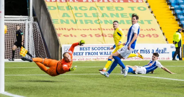 Michael O'Halloran scores