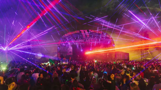 Chris Levine's Spectacle: The Sacred Triangle