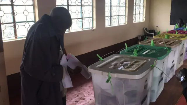 Man voting