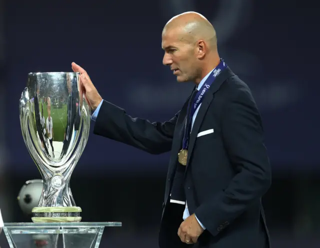 Zinedine Zidane with the trophy