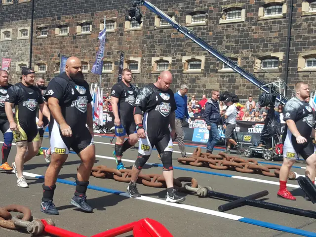 Strong men in the contest
