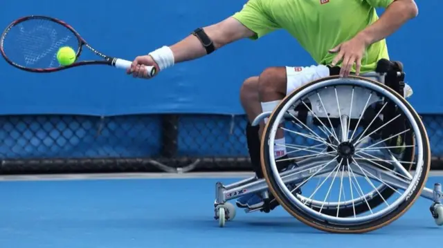 Wheelchair tennis