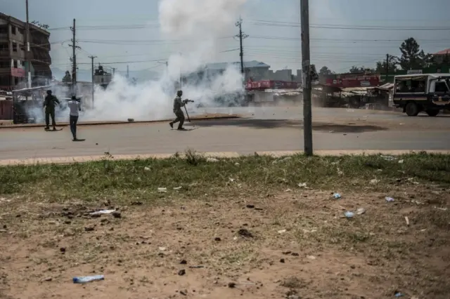 Kenyan police officers fire tear gas during clashes with supporters of the opposition leader Raila Odinga who protest at Kondele on August 9, 2017 in Kisumu,