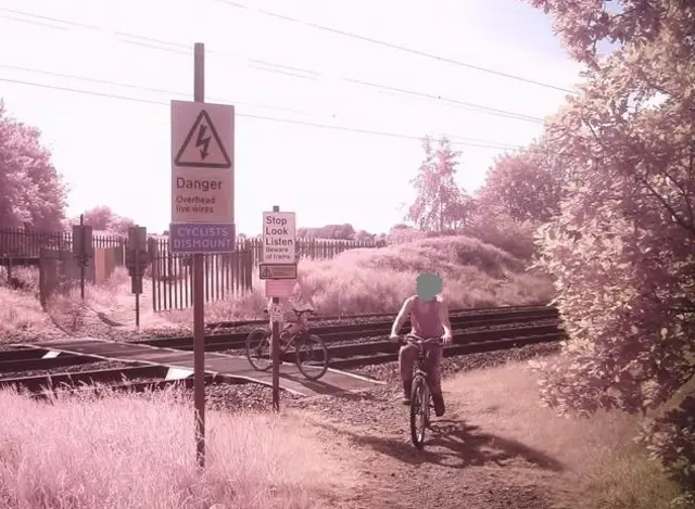 Level crossing cycling