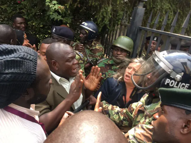 Man arguing with police