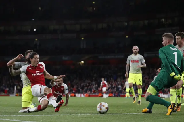 Hector Bellerin scores