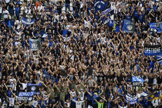 Atalanta supporters shout