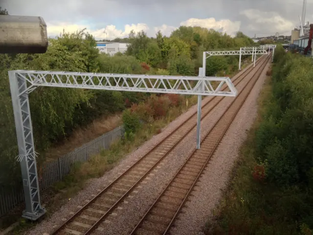 Tram-train cables