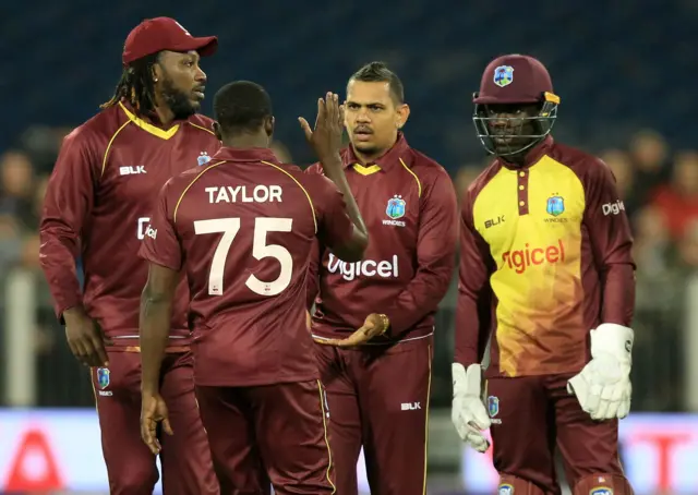 Sunil Narine celebrates dismissing David Willey