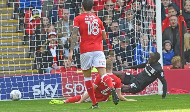 Albert Adomah (right)