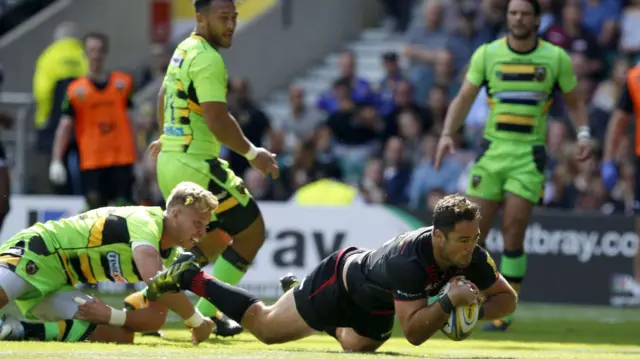 Brad Barritt scores