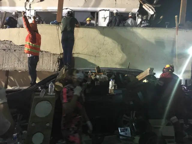 Rescue workers search the Rébsamen school in Mexico City, 20 September 2017