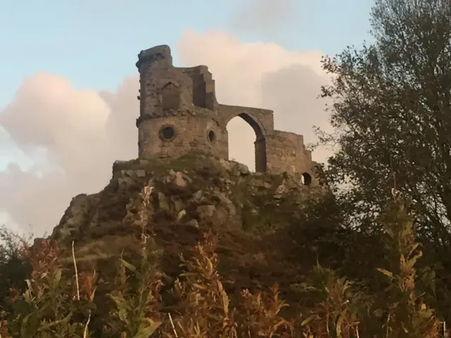 Mow Cop castle