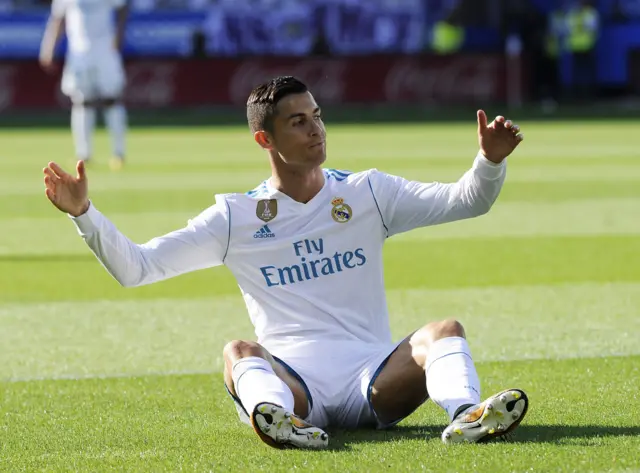 Ronaldo makes gesture