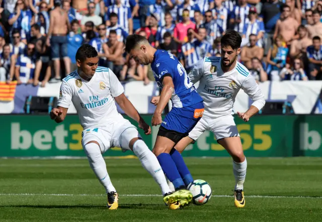 Munir El Haddadi in action with Casemiro