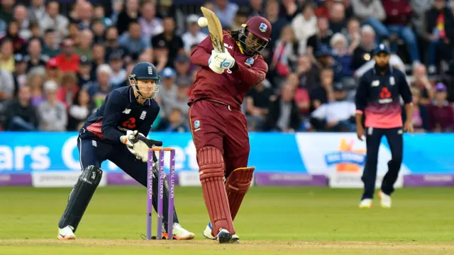 Chris Gayle hits Moeen Ali for six