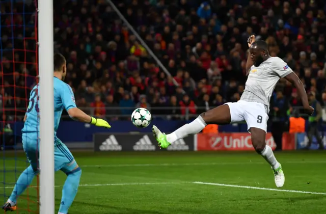 Romelu Lukaku of Manchester United scores his second