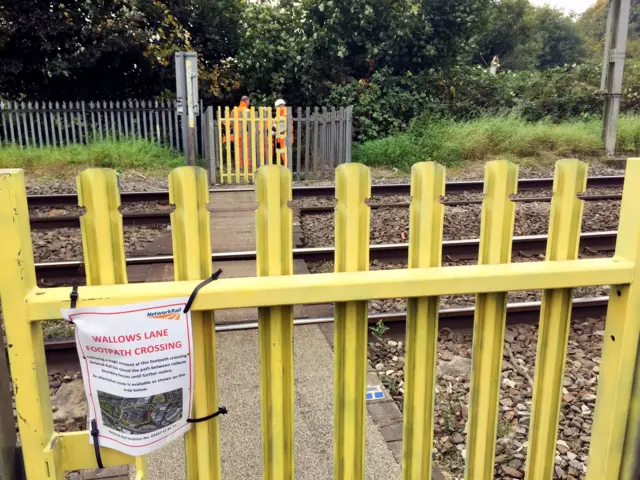 Rail crossing which has been locked