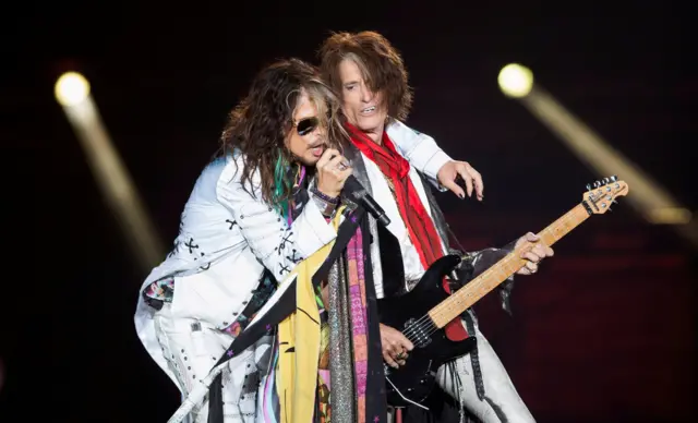 Aerosmith's Steven Tyler (l)
