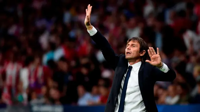 Antonio Conte gestures