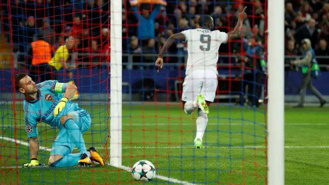 Romelu Lukaku celebrates