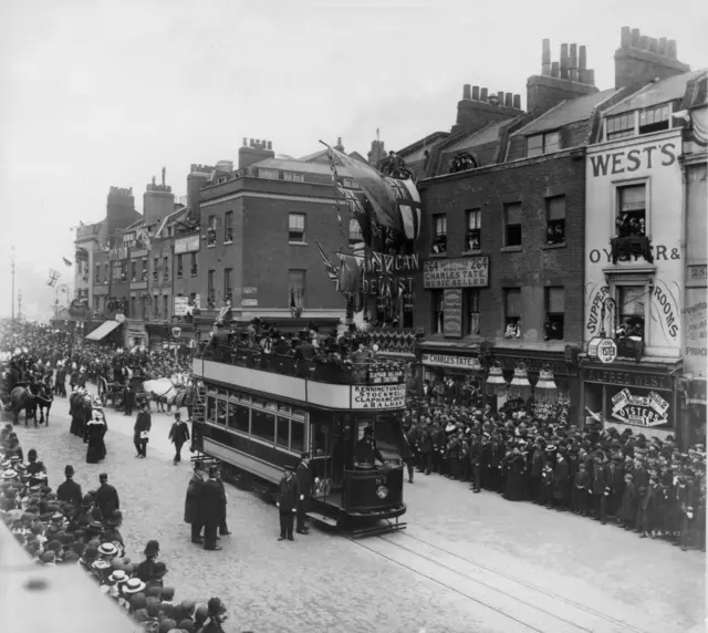 London tram