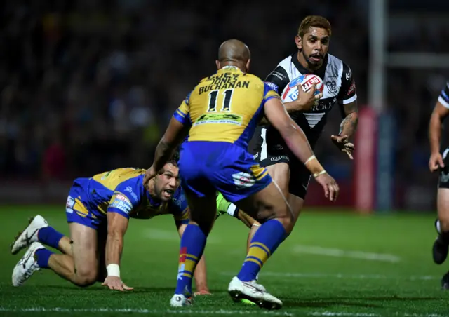 Hull's Albert Kelly carry the ball