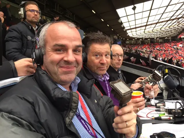 5 live commentary team