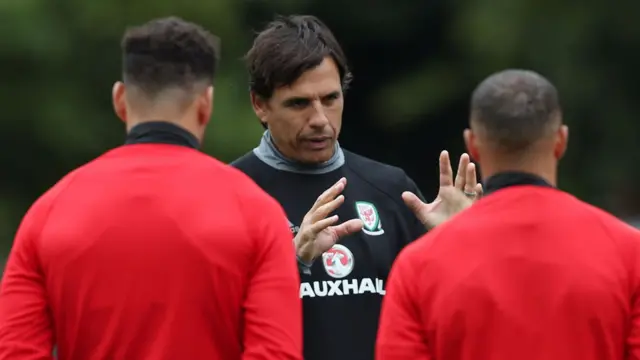 Chris Coleman (centre)