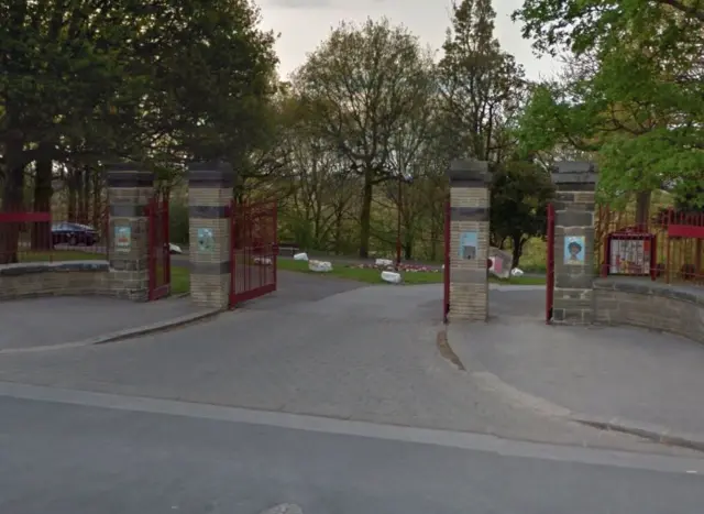 Middleton Park entrance