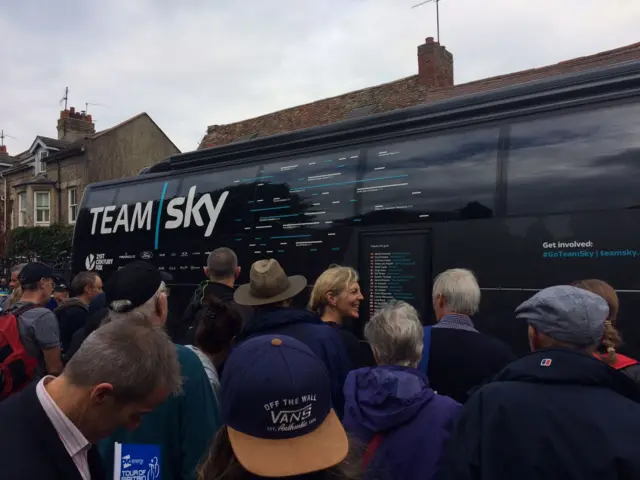 Team Sky bus