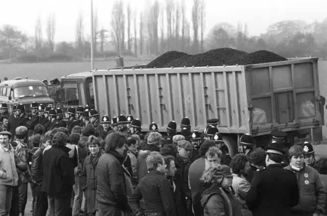 Miners picketing