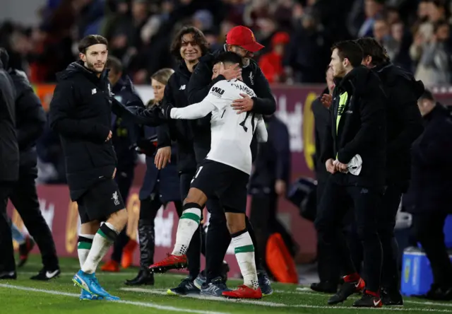 Jurgen Klopp celebrates with Alex Oxlade-Chamberlain