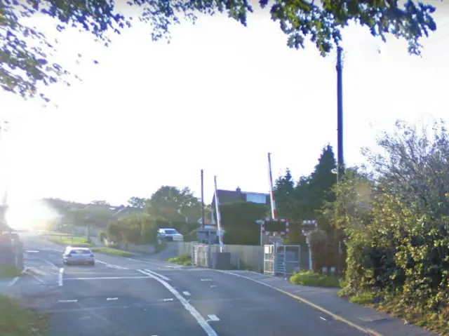 Marley Lane level crossing, Battle