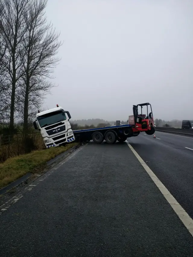 jack knife lorry