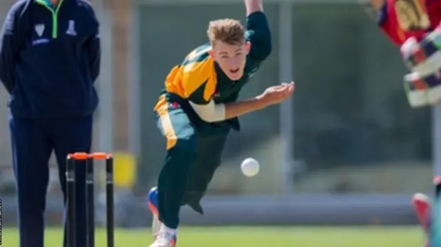 Will Fazakerley bowling