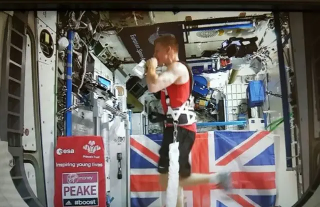 Tim Peake runs a marathon in space