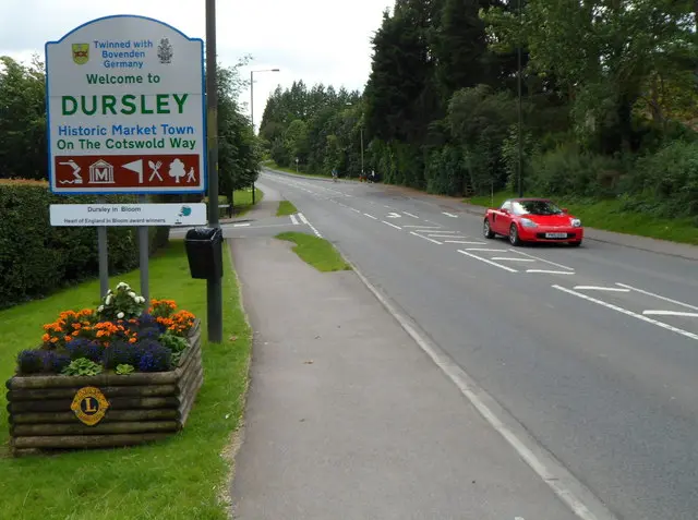 Welcome to Dursley sign