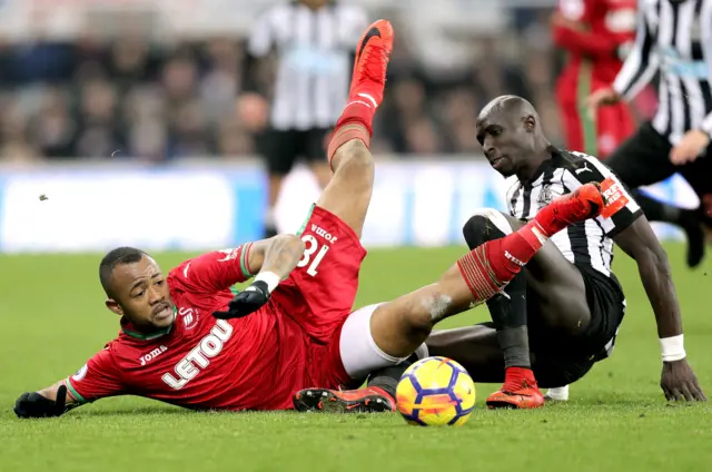 Ayew tackles Diame