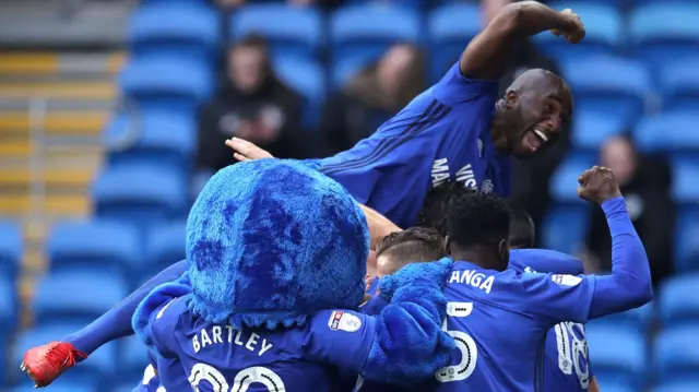 Sol Bamba celebration