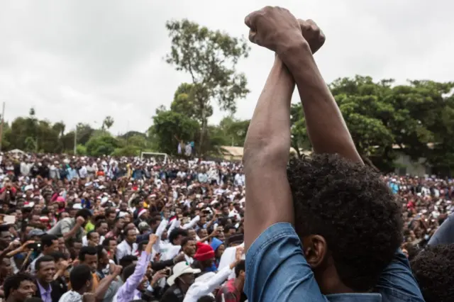 People protest against the Ethiopian government during Irreecha, the annual Oromo festival to celebrates the end of the rainy season, in Bishoftu on October 1, 2017