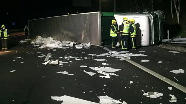 Overturned lorry on M3