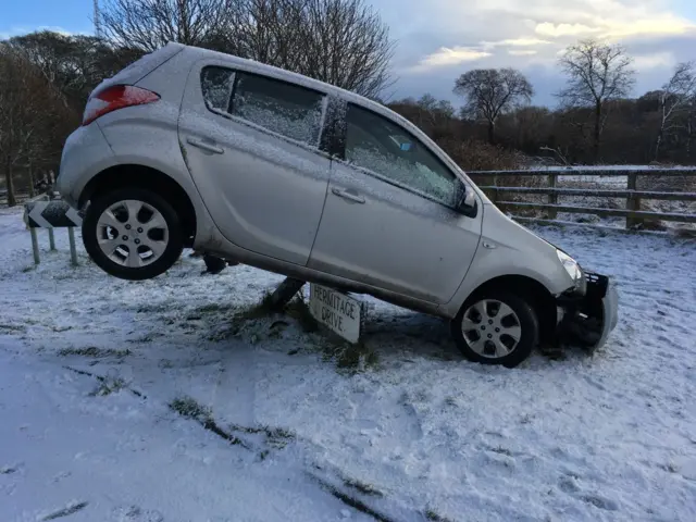 Car crashed in Hermitage Drive, Edinburgh