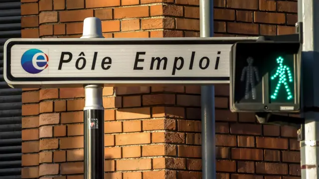 Sign outside a job centre in France