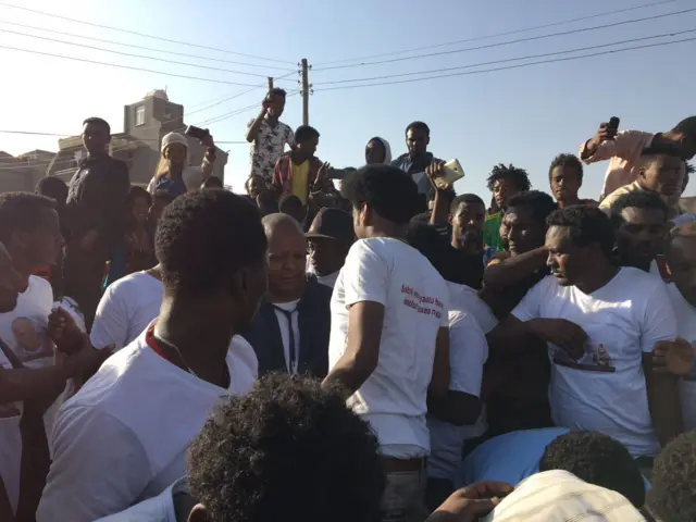 Thousands welcome Merera Gudina