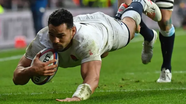 England's centre Ben Te'o