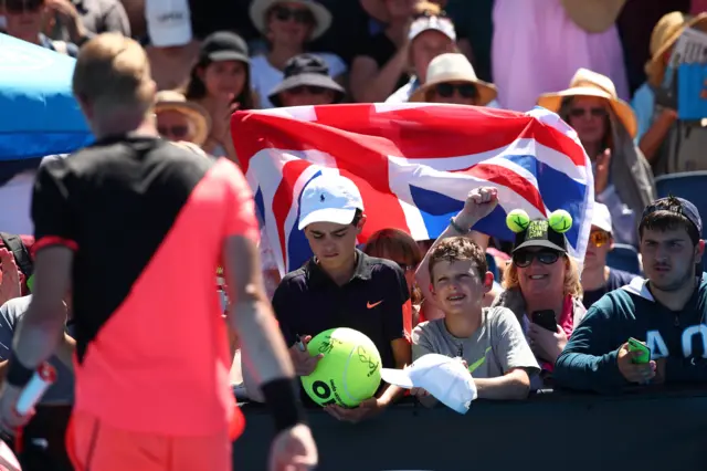 Kyle Edmund and fans